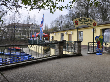 Wypożyczalnia łodzi w Parku Großer Garten