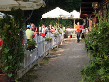 The Summer Café at the Palace Pond
