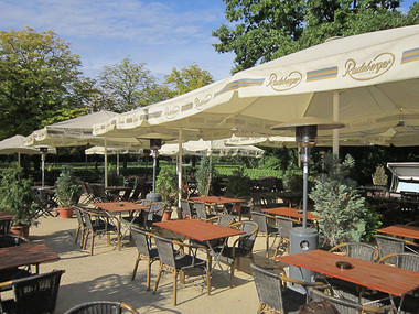 The Summer Café at the Palace Pond