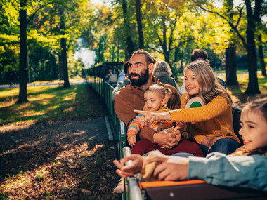 Familie auf der Rundfahrt